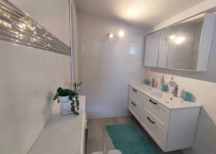 Apartment Kima 5 Sleeps Garden